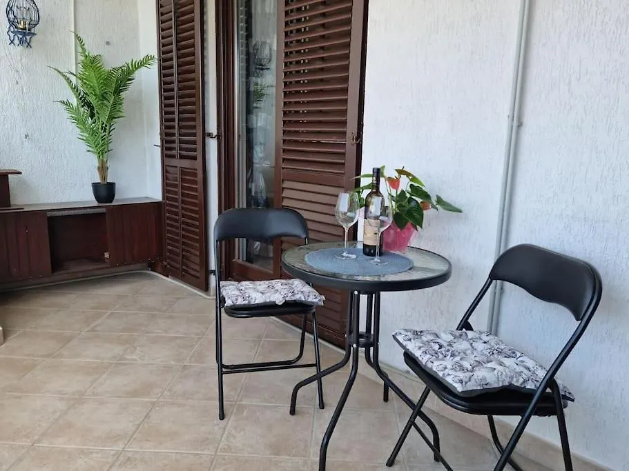 Apartman Neva ,Prostrani Stan U Blizini Mora Πούλα Κροατία