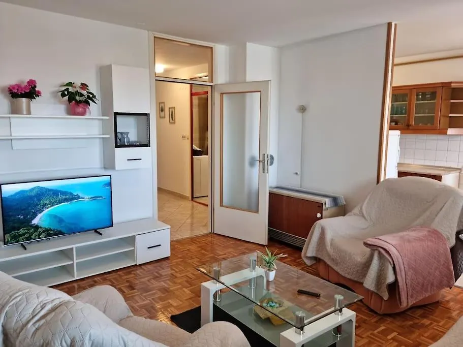 Apartman Neva ,Prostrani Stan U Blizini Mora Pula Apartament