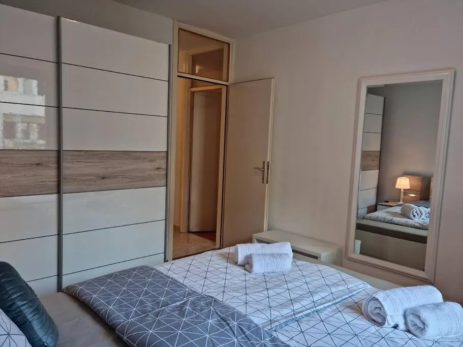 Apartman Neva ,Prostrani Stan U Blizini Mora Pula Apartament